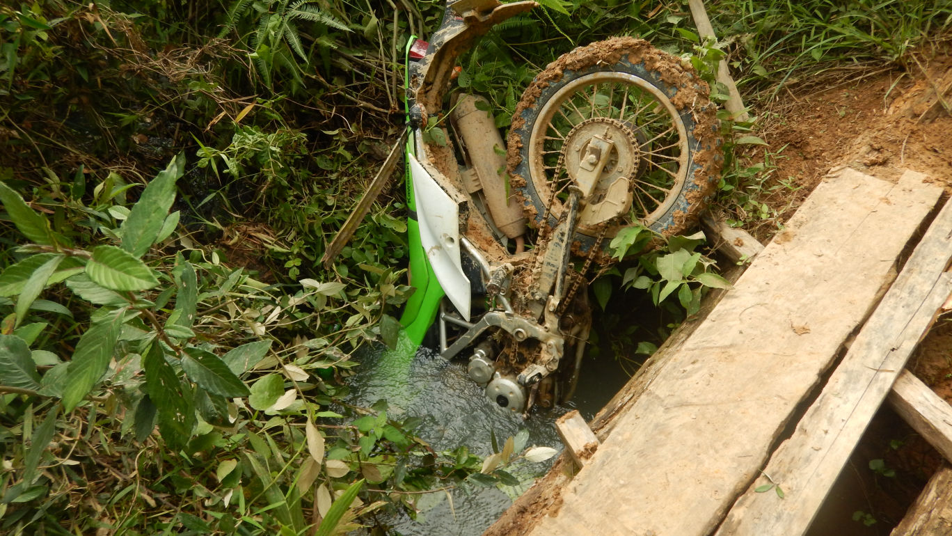 A motorcycle fell off a self-made bridge into a river